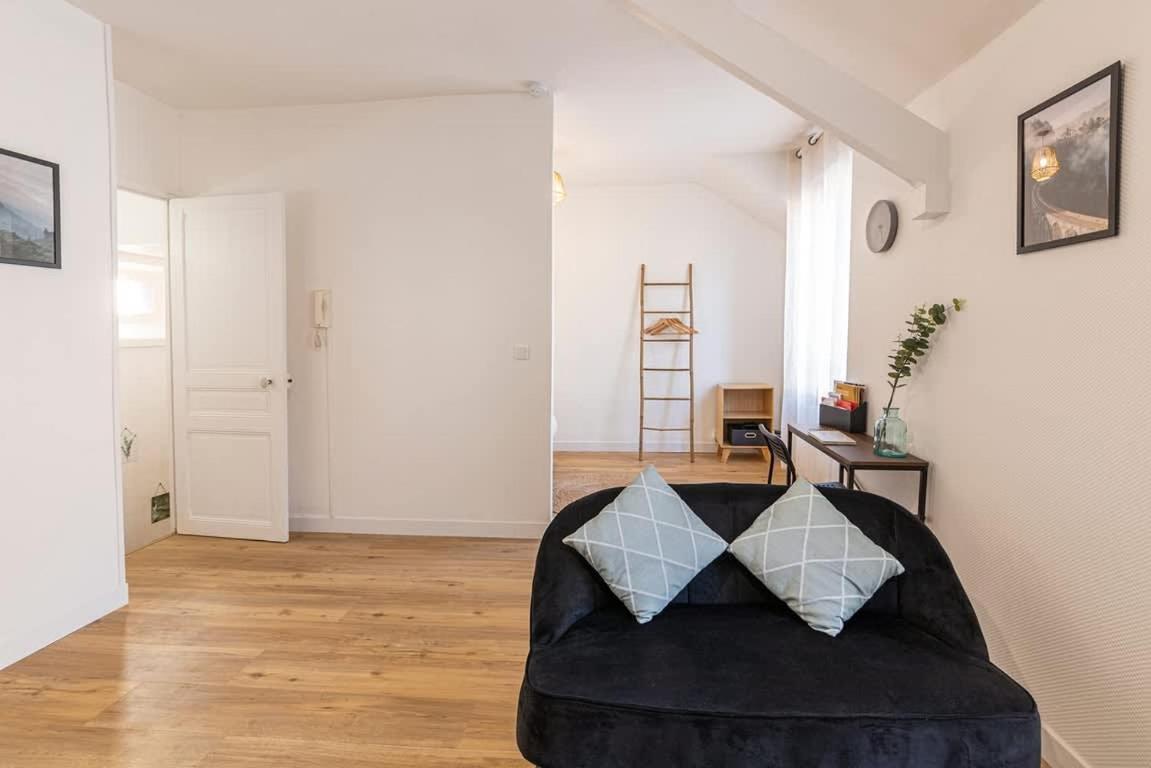 Apartment Coquelin - Joli Renove